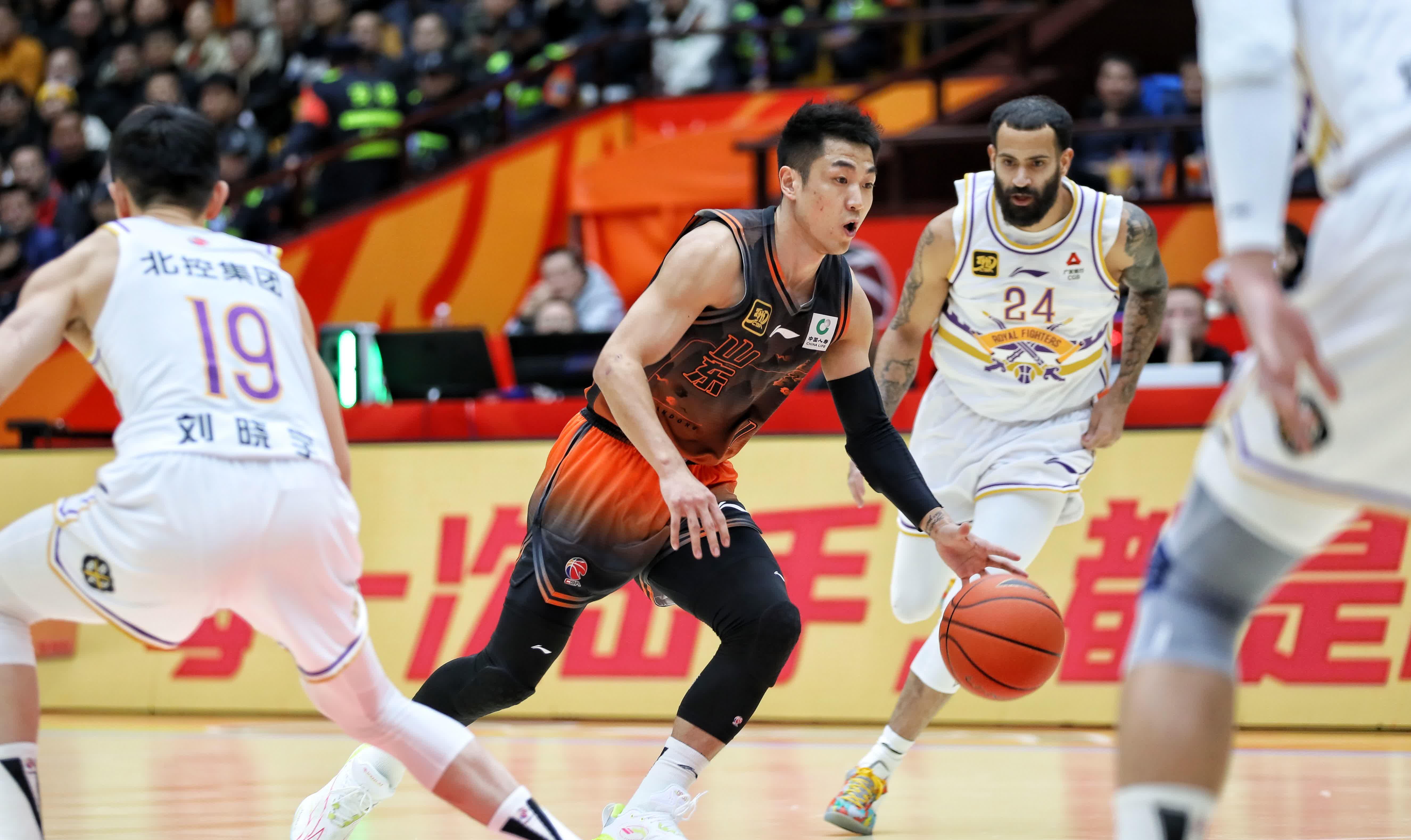 山东男篮逆转赢得湖南,迎来两连胜 山东男篮逆转赢得湖南,迎来两连胜