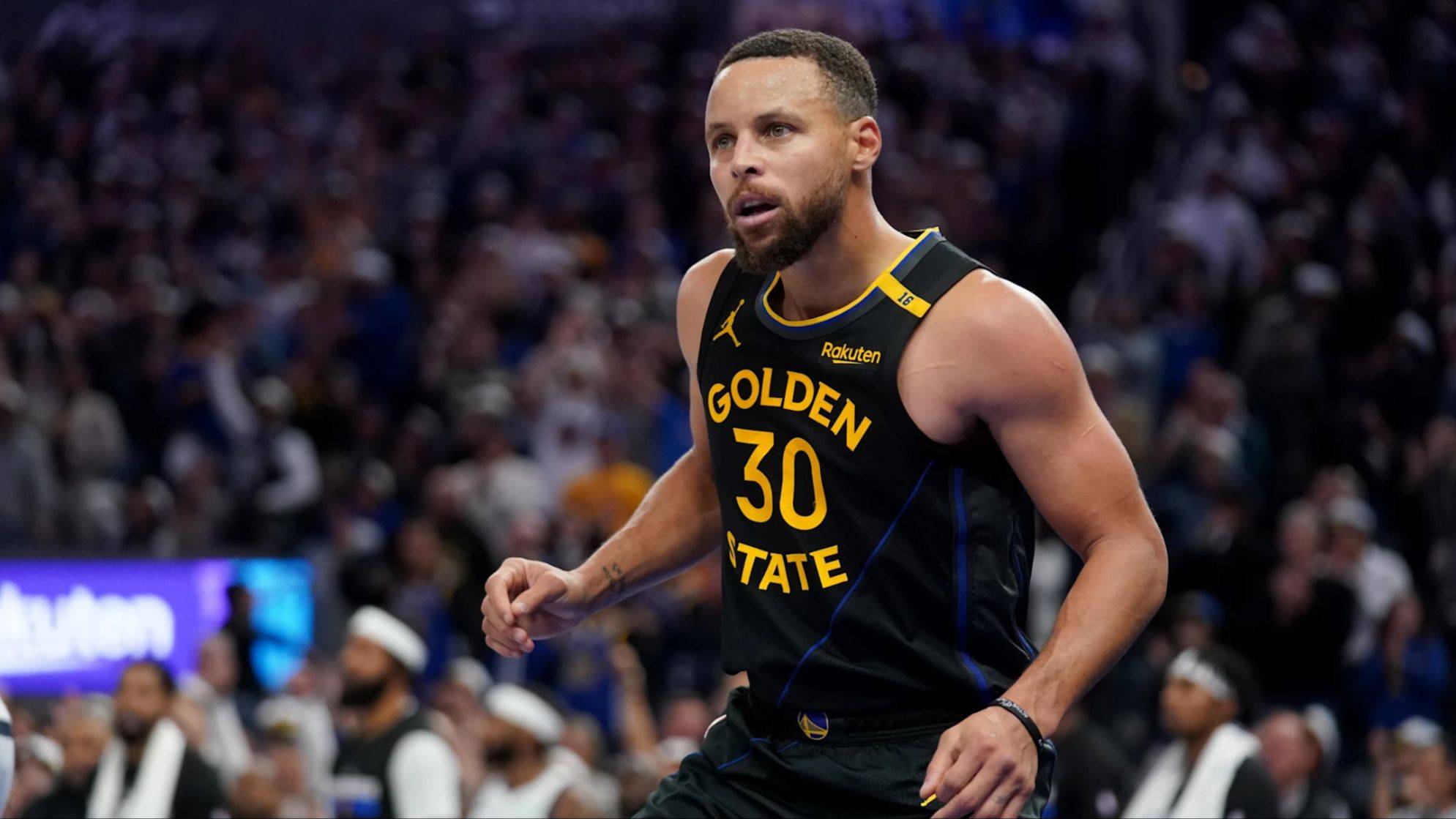 包含勇士队主教练呼吁球员保持专注，奋力拼搏的词条