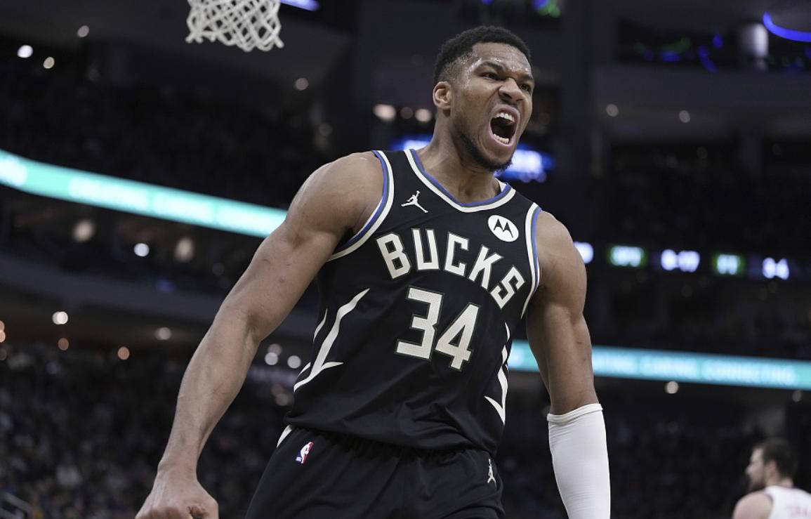 雄鹿球员字母哥:继续展露统治力 雄鹿球员字母哥:继续展露统治力