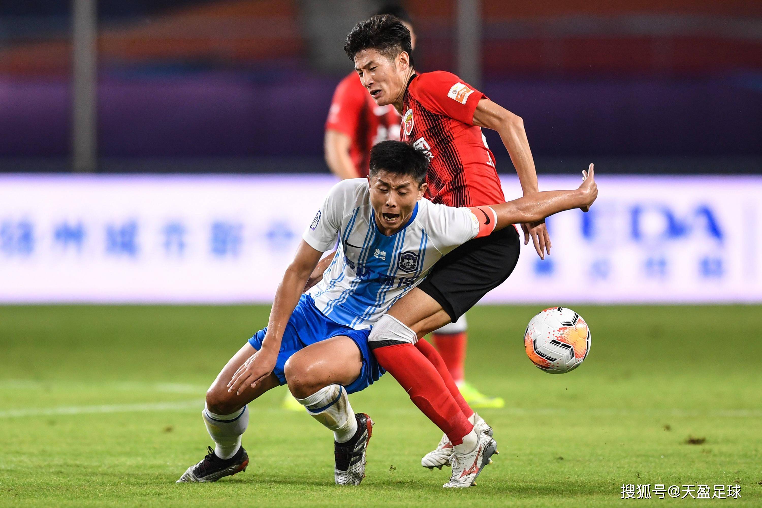 关于重庆斯威客场战平上海上港，取得不败战绩的信息