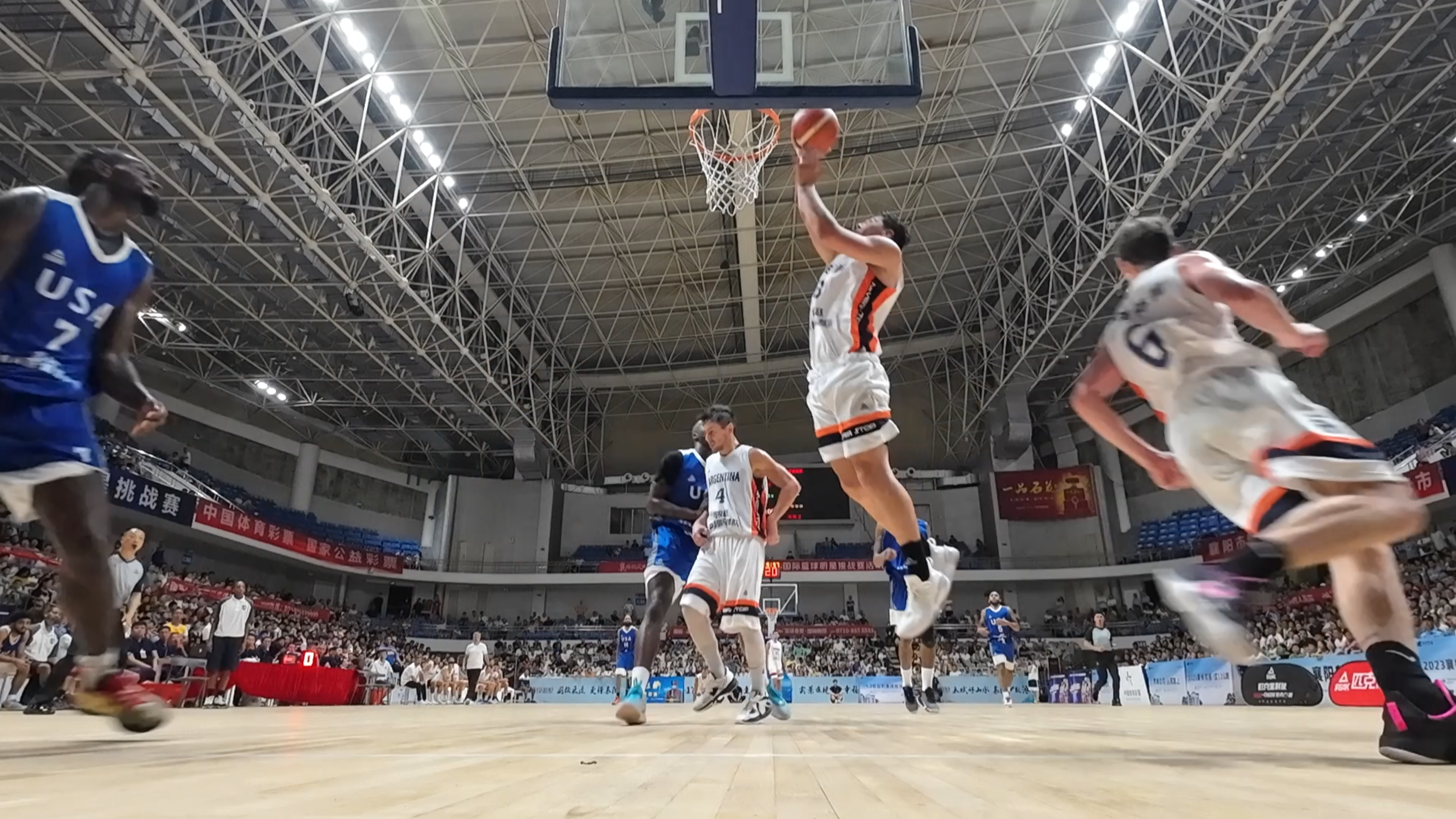 近期篮球比赛集锦上线,球星表现耀眼 近期篮球比赛集锦上线,球星表现耀眼