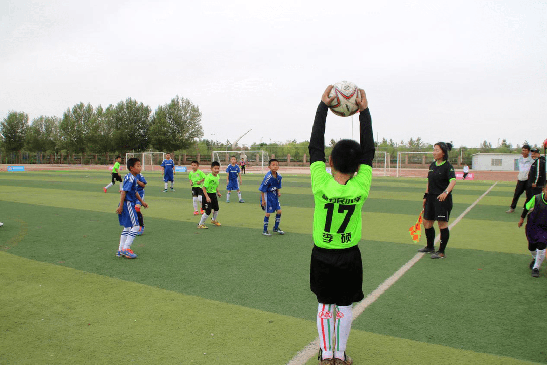 包含足球赛事掀起观赏狂潮,全民热议的词条 包含足球赛事掀起观赏狂潮,全民热议的词条