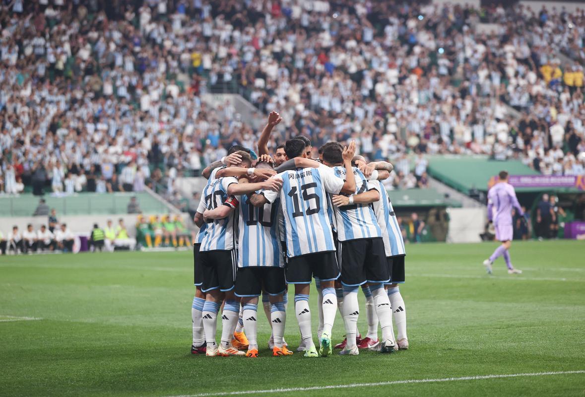 梅西领衔阿根廷足球队备战欧锦赛预选赛 梅西领衔阿根廷足球队备战欧锦赛预选赛