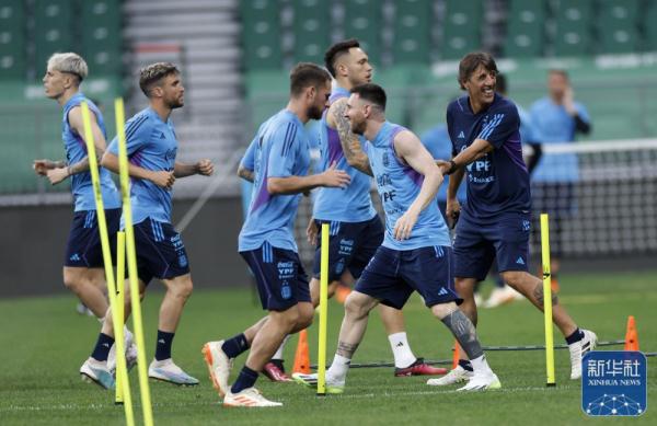 梅西领衔阿根廷足球队备战欧锦赛预选赛 梅西领衔阿根廷足球队备战欧锦赛预选赛