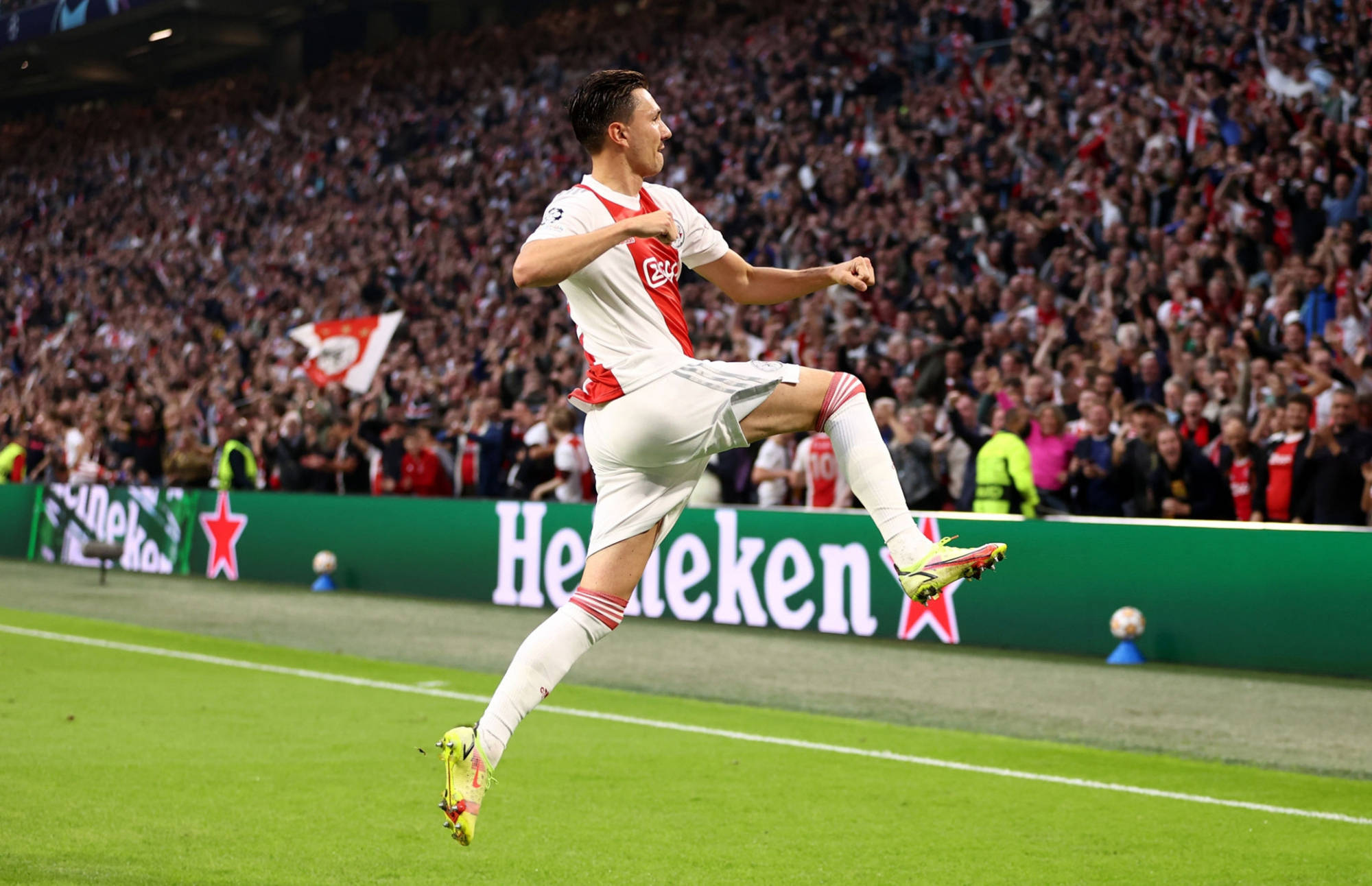 阿贾克斯轰动全场,晋级欧冠四强! 阿贾克斯轰动全场,晋级欧冠四强!