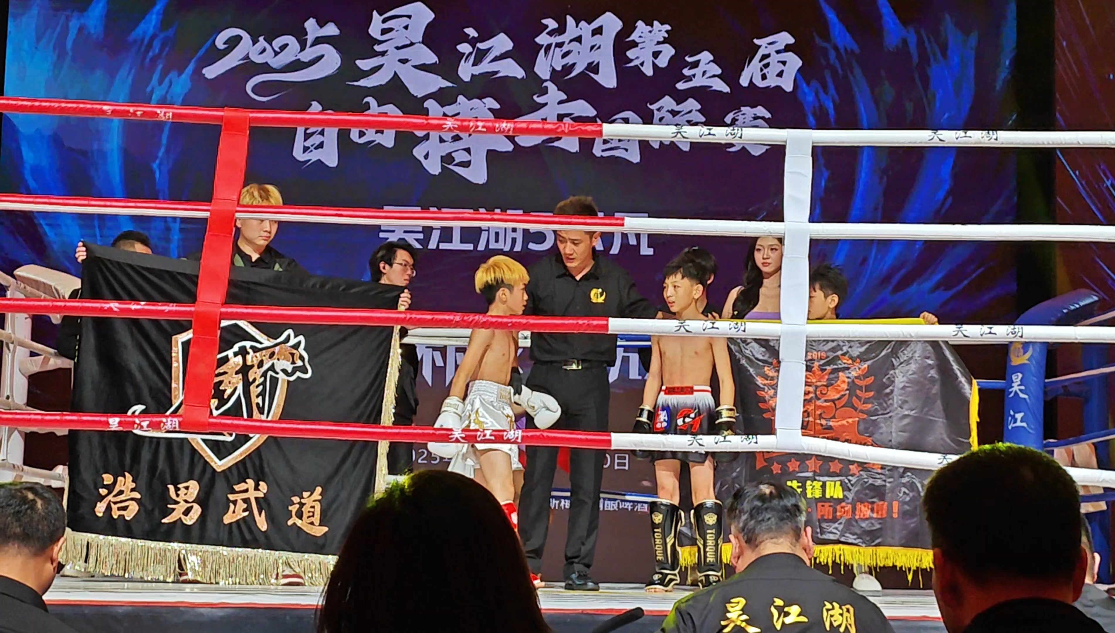 关于艰难比拼中,高手在场上相互搏击的信息 关于艰难比拼中,高手在场上相互搏击的信息