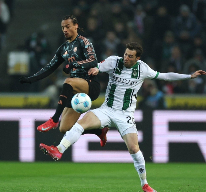 开云体育app-拜仁慕尼黑边锋频频突破，对手防线不堪一击的简单介绍