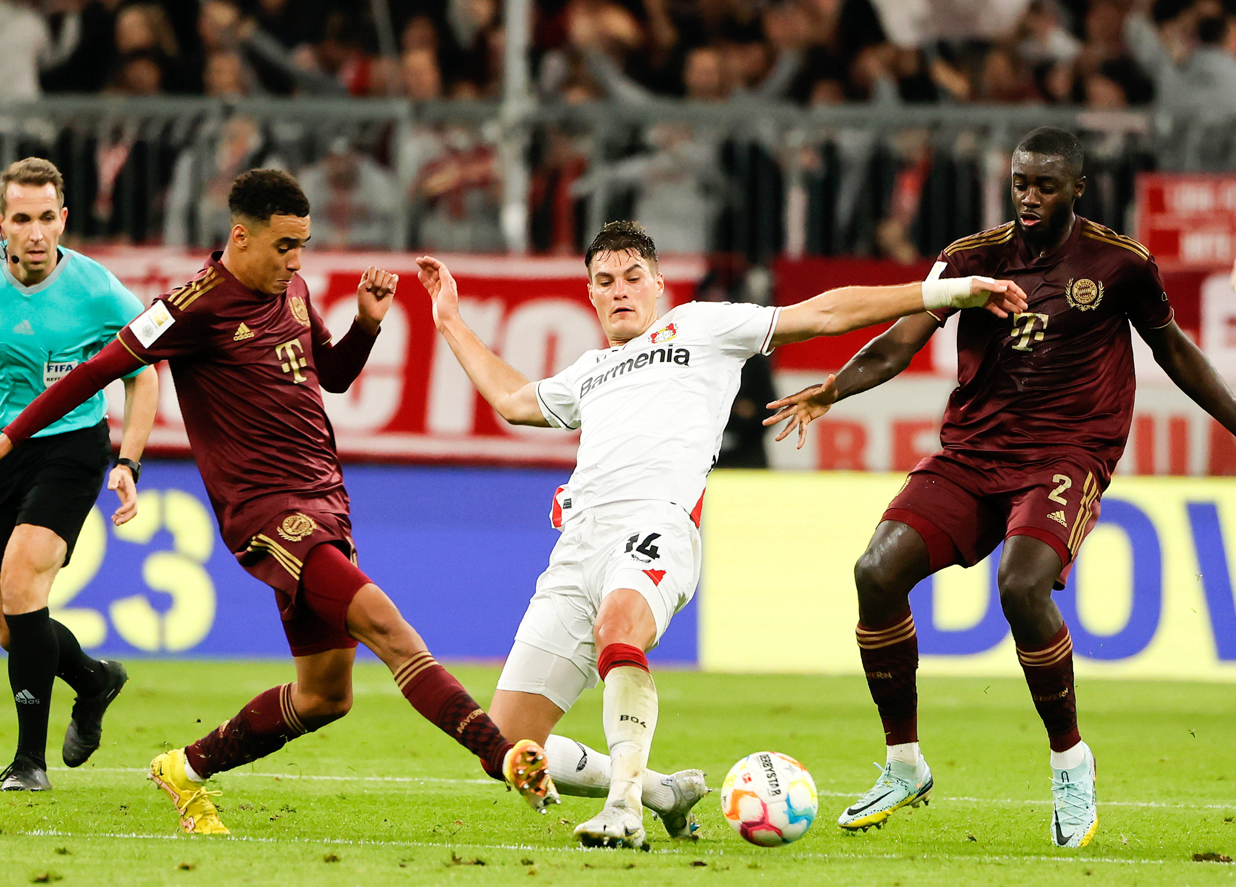 德国联赛榜首对决,拜仁客场击败多特蒙德的简单介绍 德国联赛榜首对决,拜仁客场击败多特蒙德的简单介绍