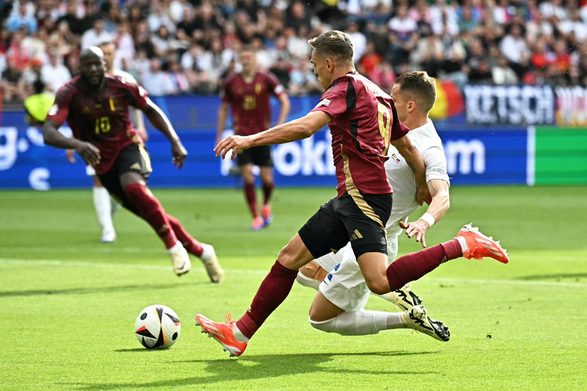 比利时战胜俄罗斯,晋级欧洲杯四强! 比利时战胜俄罗斯,晋级欧洲杯四强!