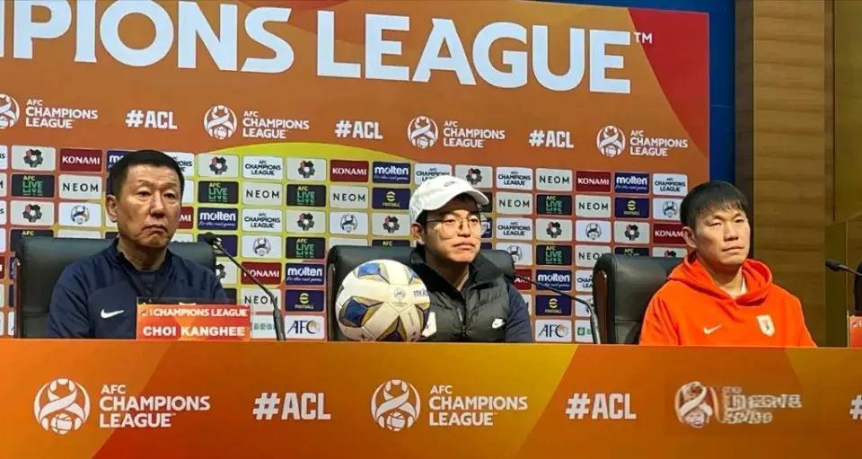 沙尔克球员努力拼搏,最终获得胜利 沙尔克球员努力拼搏,最终获得胜利