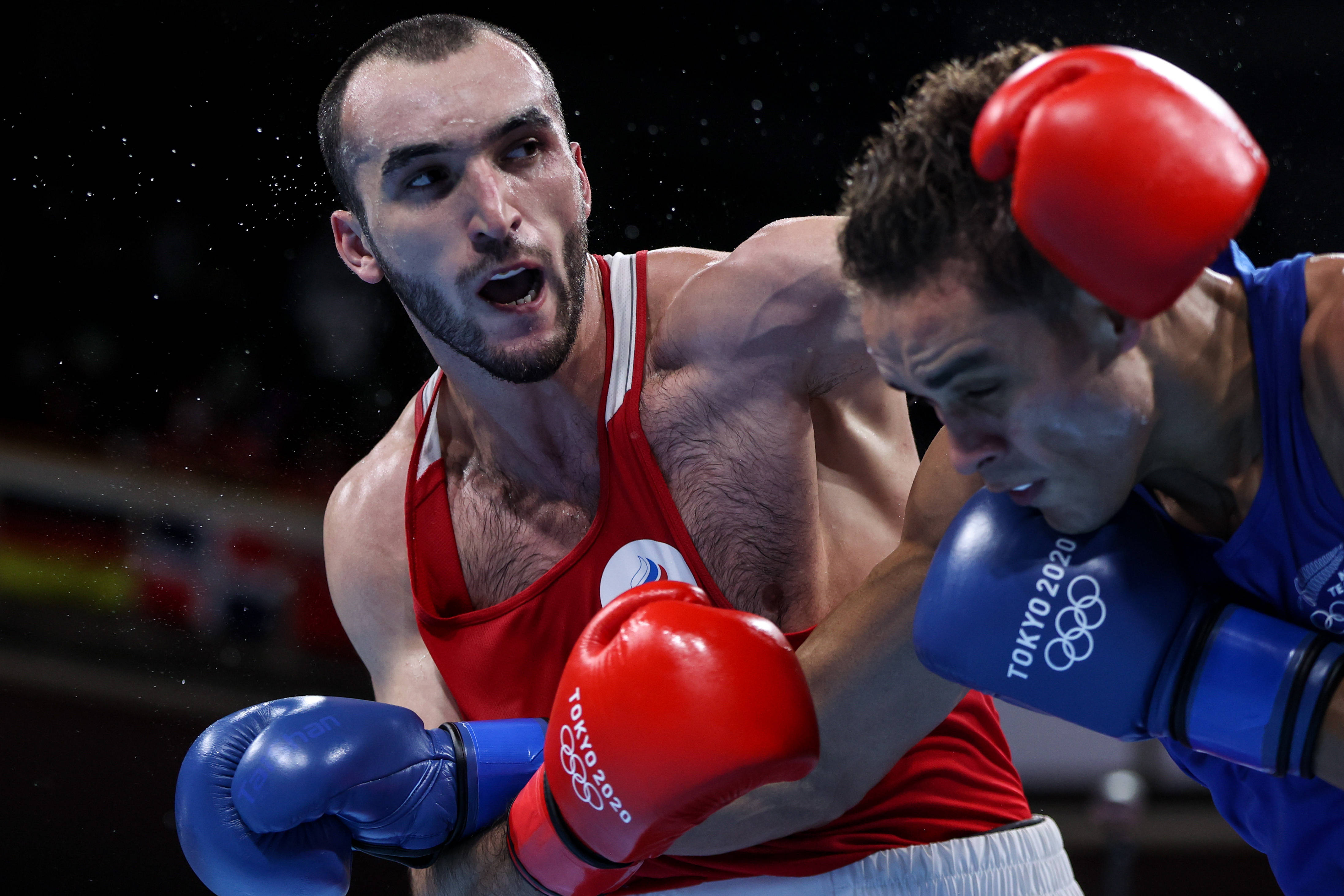 开云体育入口-国际赛场上场面激烈，胜负难分