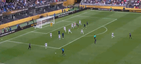 国际赛场上场面激烈，胜负难分