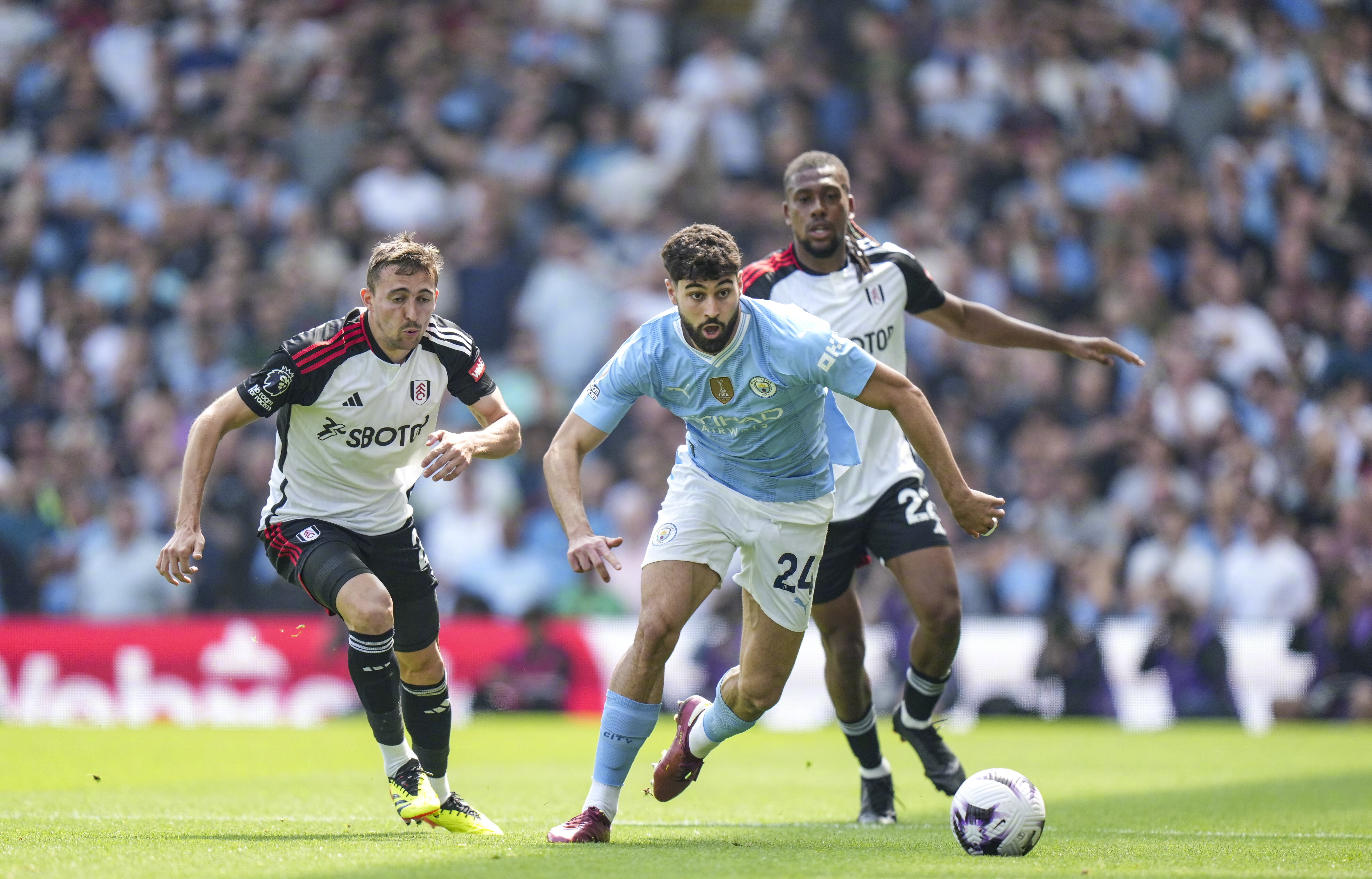 关于曼城客场大胜,领先优势扩大的信息 关于曼城客场大胜,领先优势扩大的信息