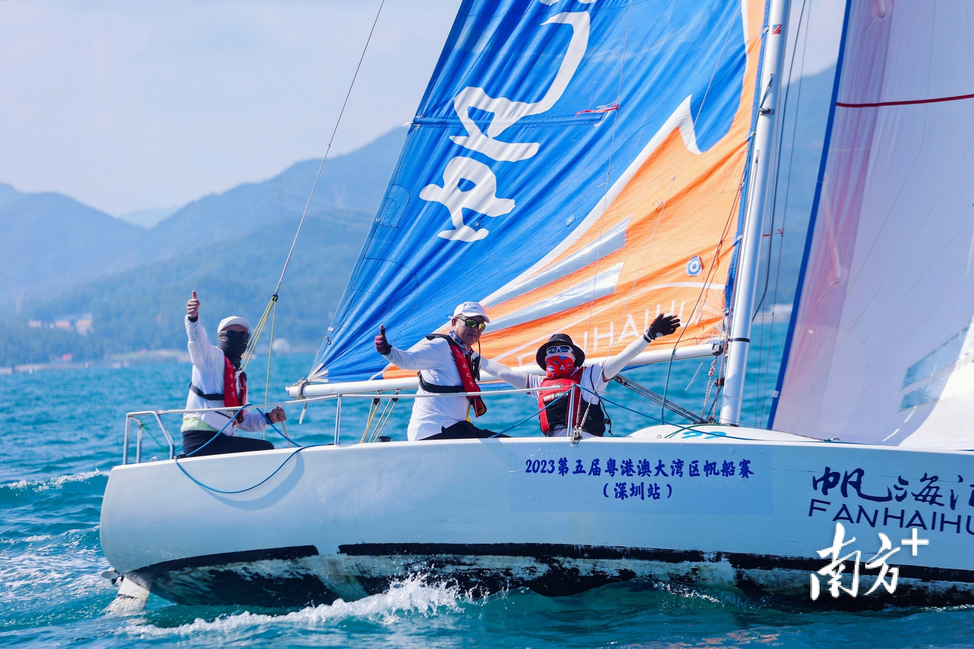 新西兰帆船队冲刺成功,勇夺头名 新西兰帆船队冲刺成功,勇夺头名