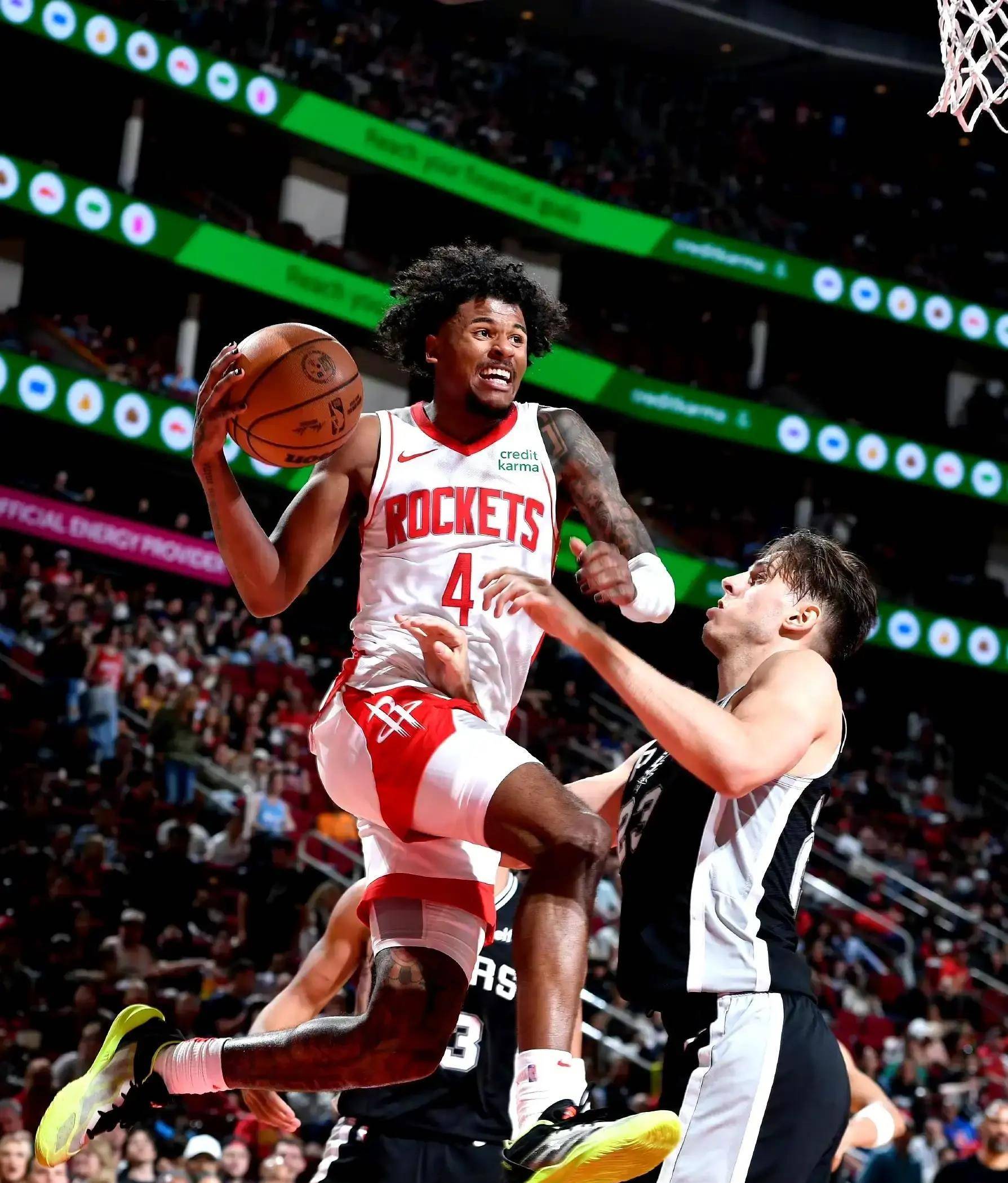 火箭大胜马刺,豪取三连胜创赛季最佳战绩的简单介绍 火箭大胜马刺,豪取三连胜创赛季最佳战绩的简单介绍