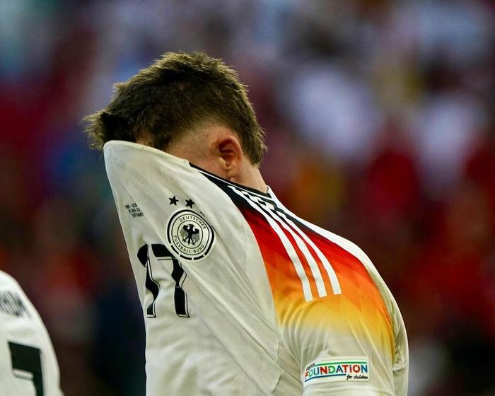 欧洲杯预选赛的战败让球迷感到失望 欧洲杯预选赛的战败让球迷感到失望