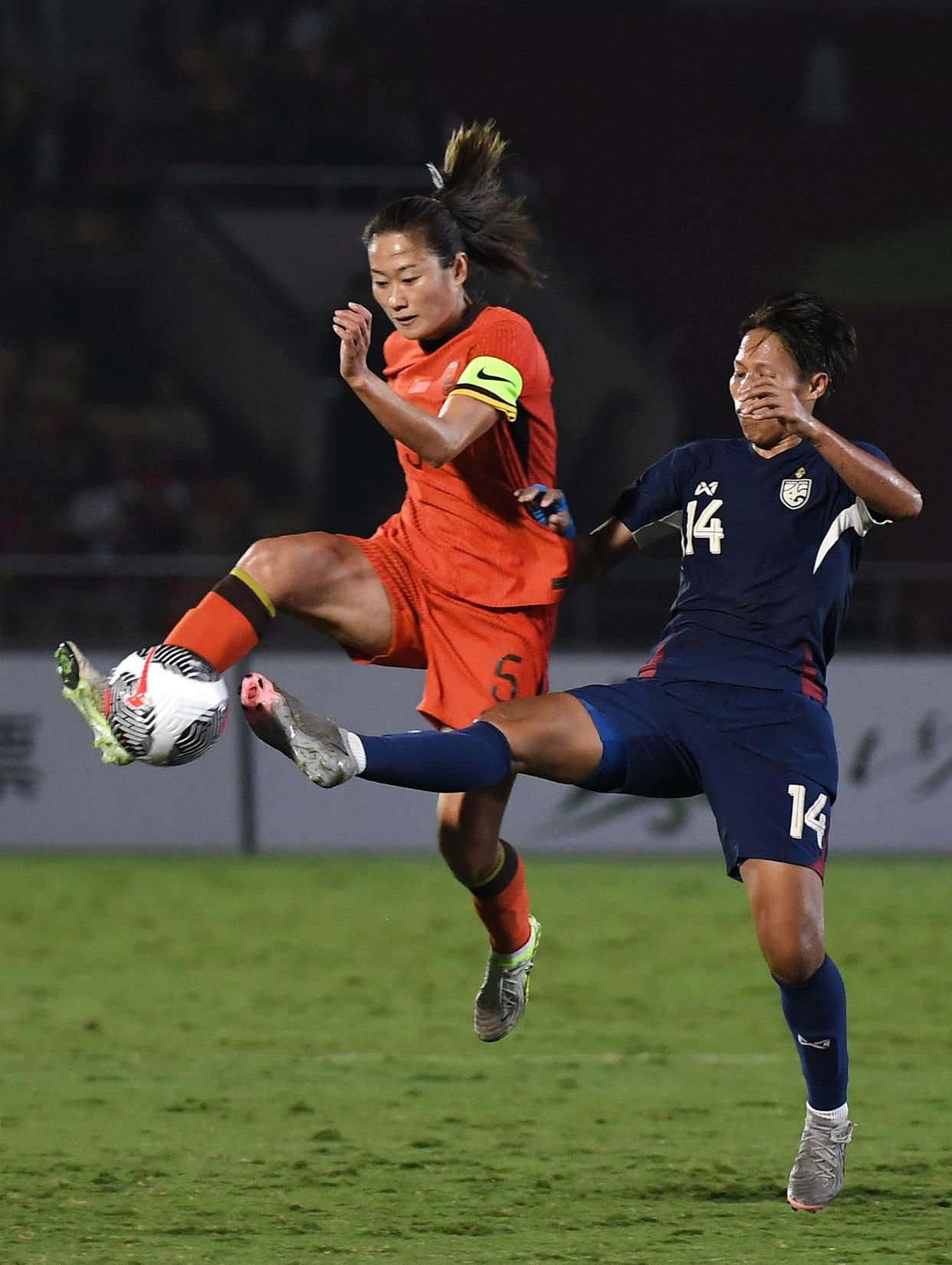 开云体育官网-国际女足在大赛中闪闪发光