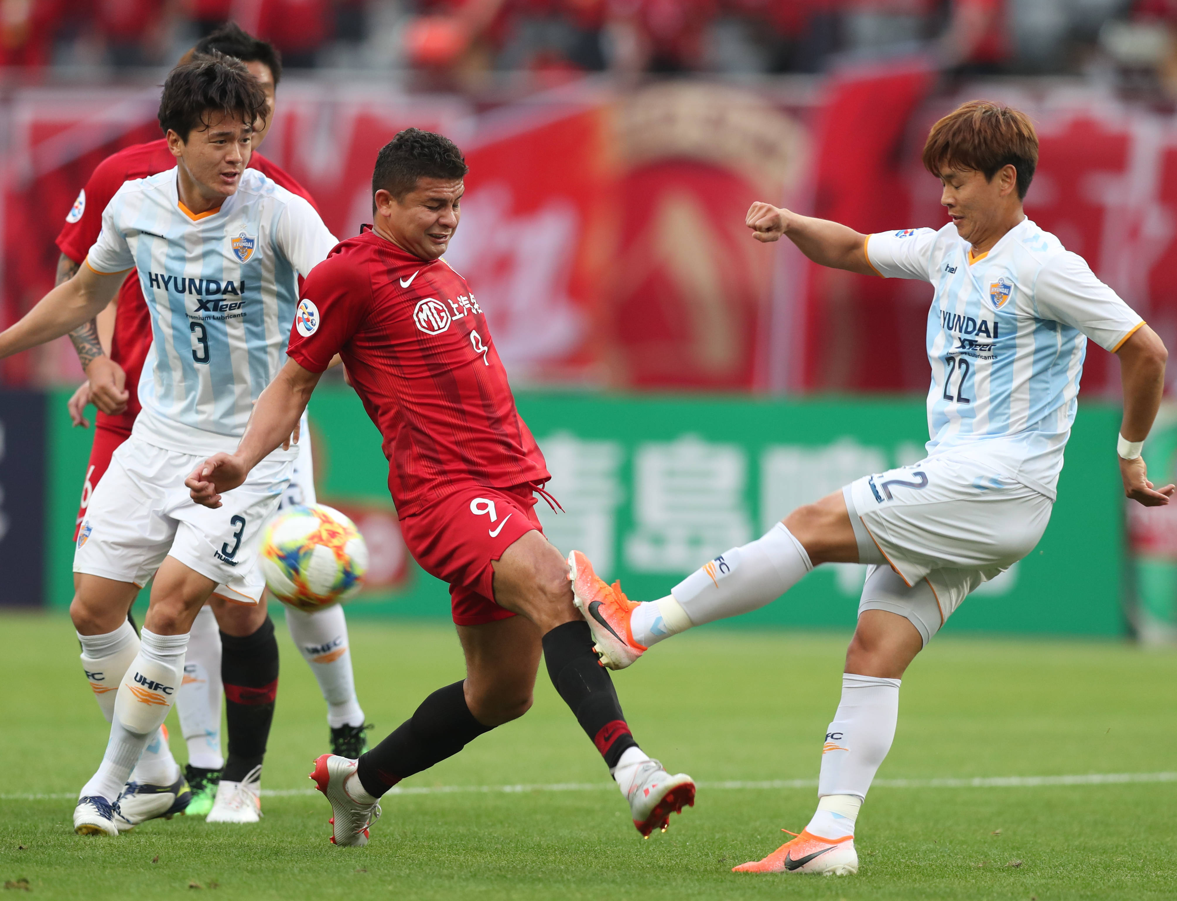 关于中超联赛最新赛况：上海申花击败广州恒大保持不败的信息