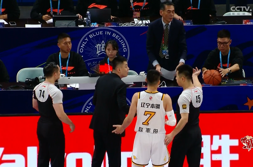 北京首钢备战辽宁男篮,期待赢得比赛 北京首钢备战辽宁男篮,期待赢得比赛