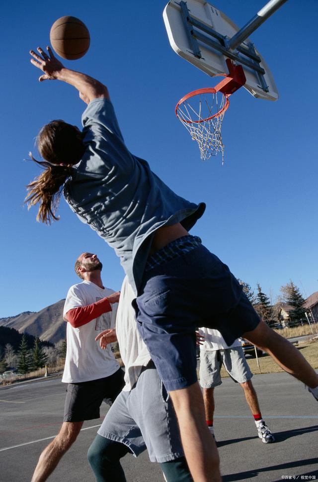 包含经典重温篮球历史中那些永不消失的瞬间的词条