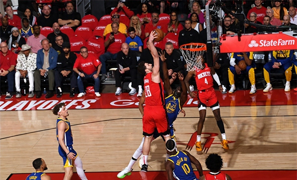 开云体育登录-紧张刺激的对决，球员们全力以赴