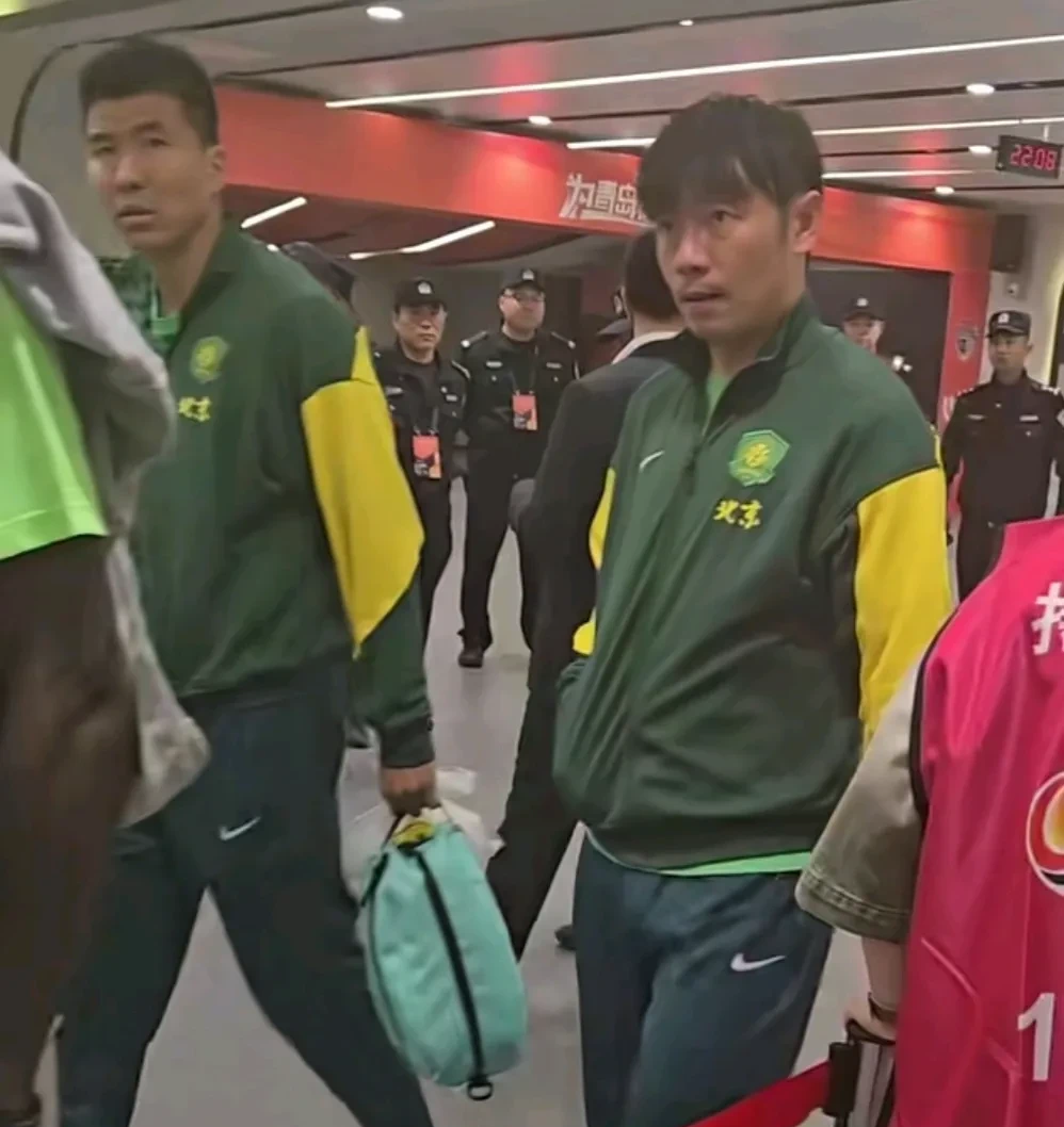 开云体育入口-北京国安球员表现出色，球队士气高涨