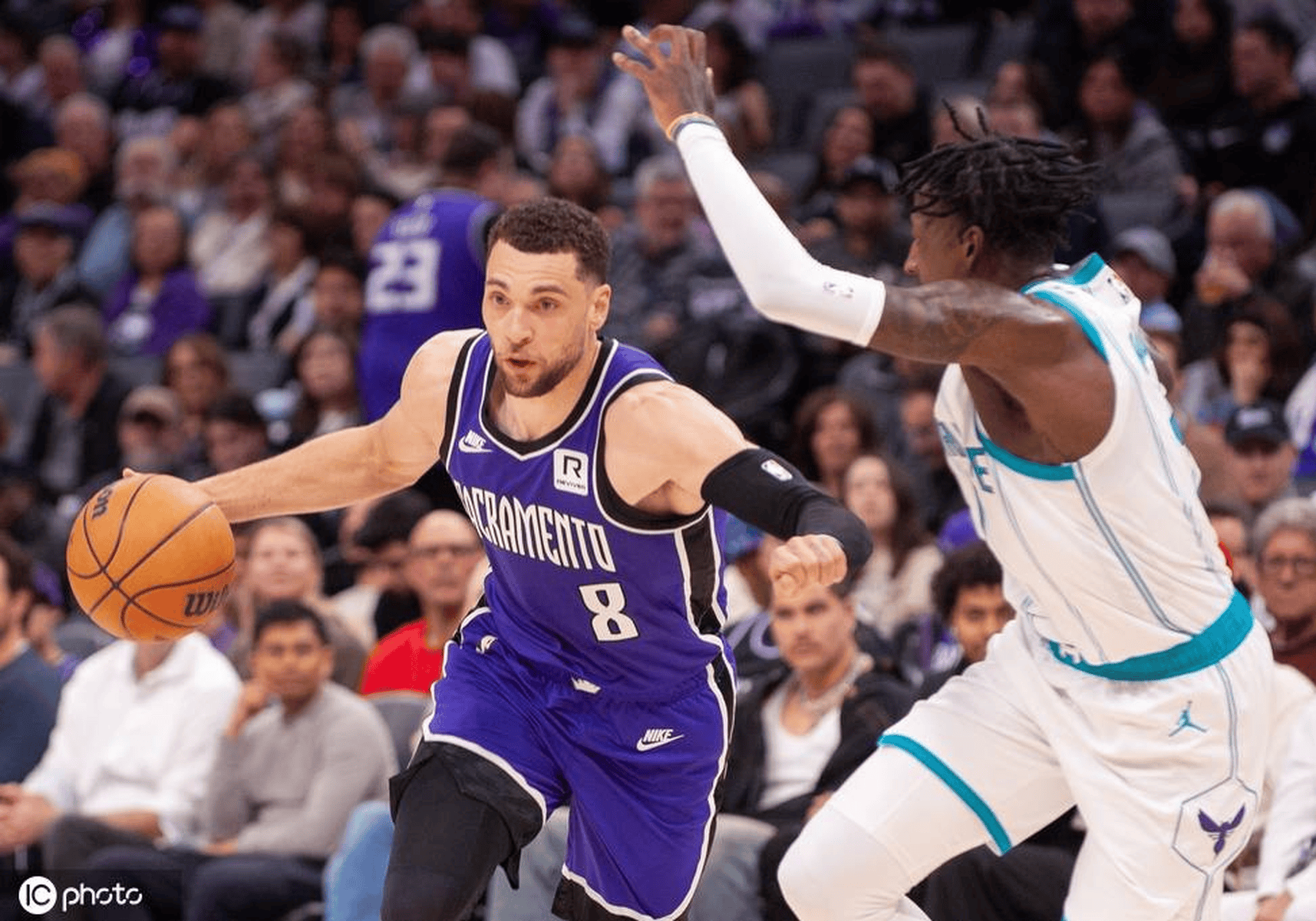 爵士主场大胜黄蜂,迎来连胜 爵士主场大胜黄蜂,迎来连胜