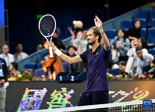 关于西班牙网球队力克欧洲网球队,梅德韦杰夫爆发神勇的信息 关于西班牙网球队力克欧洲网球队,梅德韦杰夫爆发神勇的信息