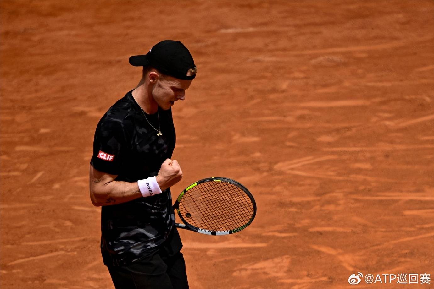 开云体育-关于美国网球队绝地反击西班牙网球队，兹维列夫高光表现的信息