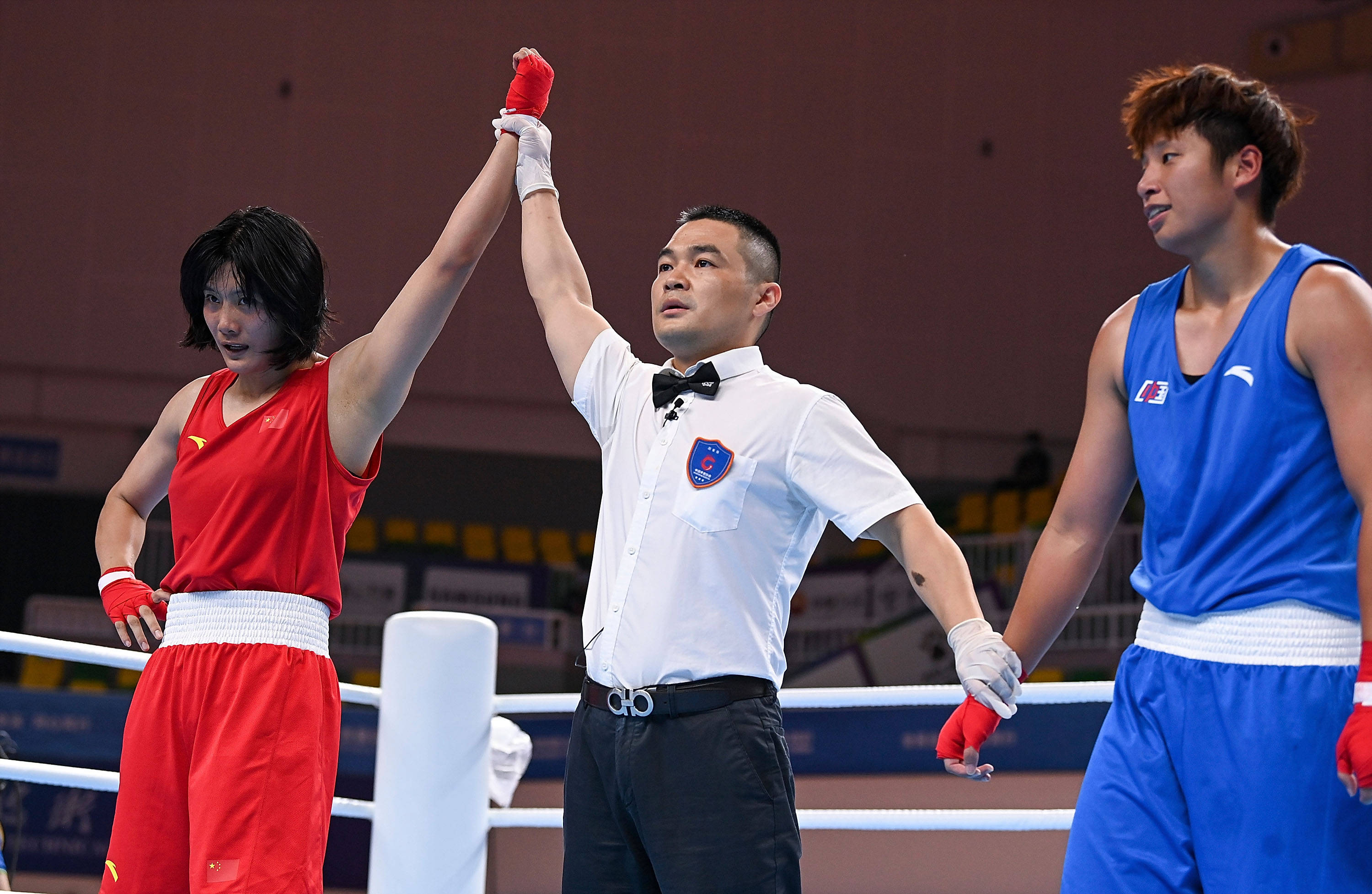 开云体育下载-冷门频出！拳击战况跌宕起伏的简单介绍