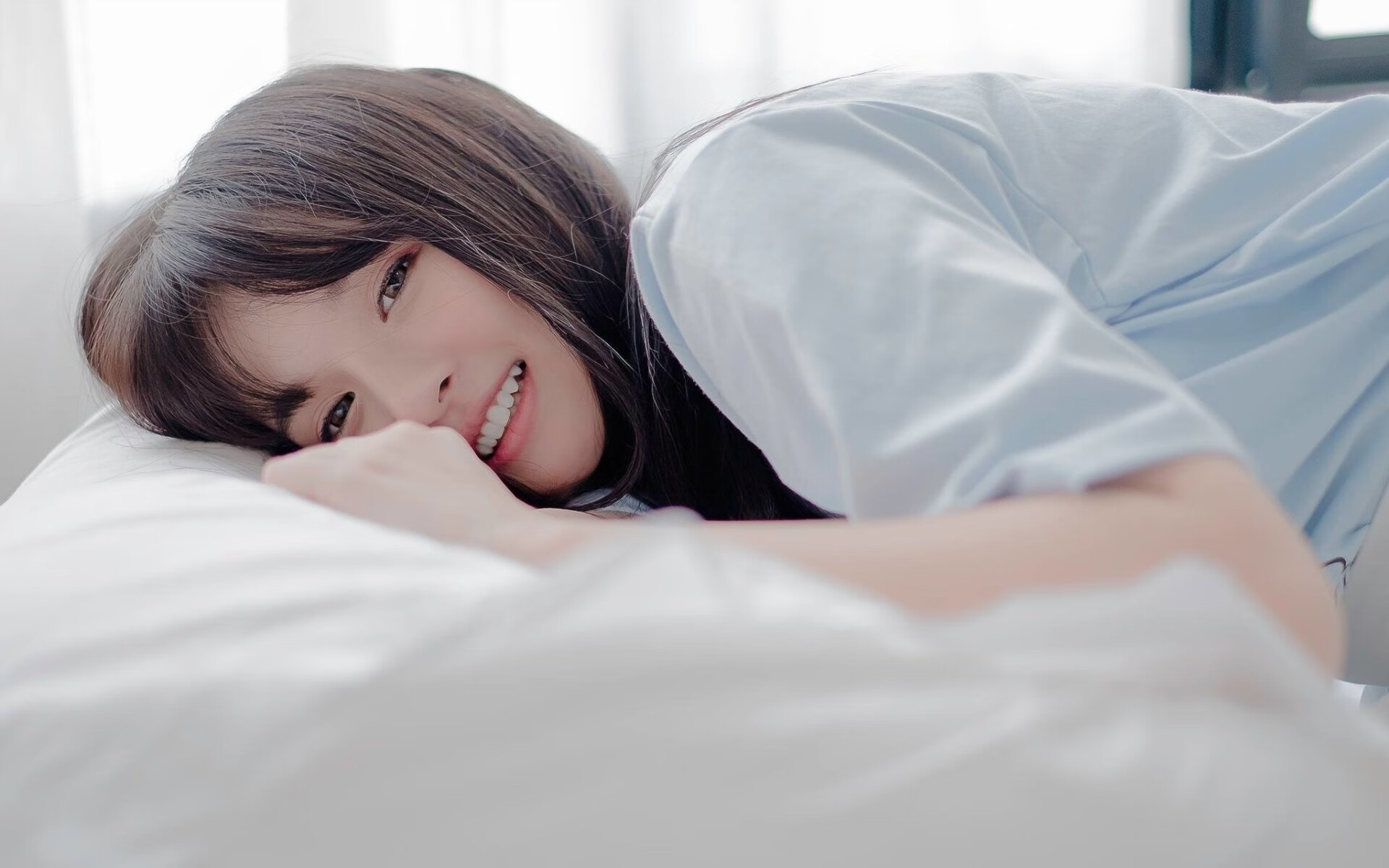 东方天才亮剑与东欧铁蹄碾压,足球世界的两幅面孔