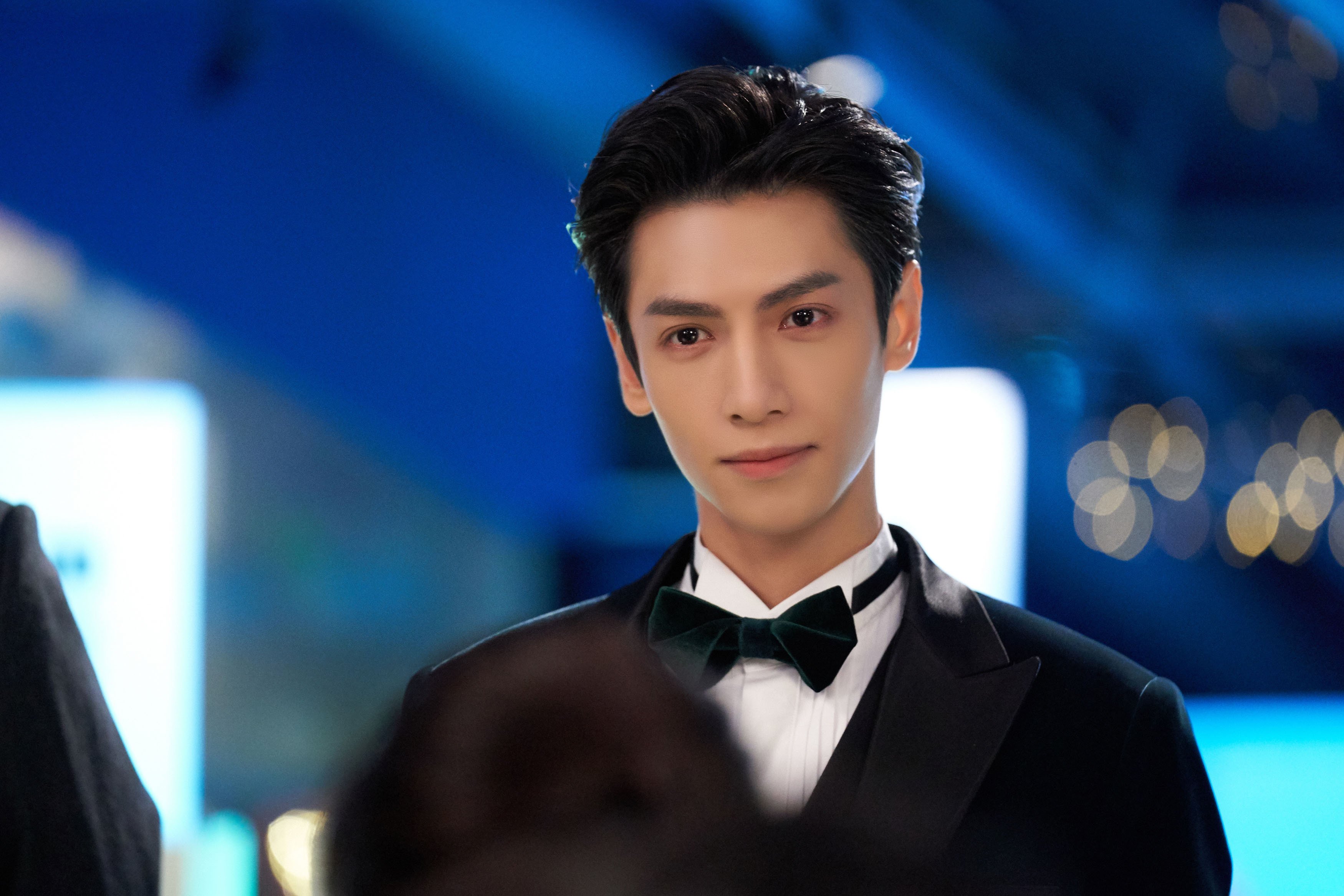 保罗穿针引线掌控全局，快船攻防转换险胜上海队