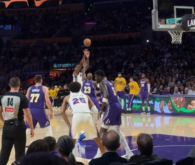 F1新赛季揭幕战之夜，恩比德高光表现