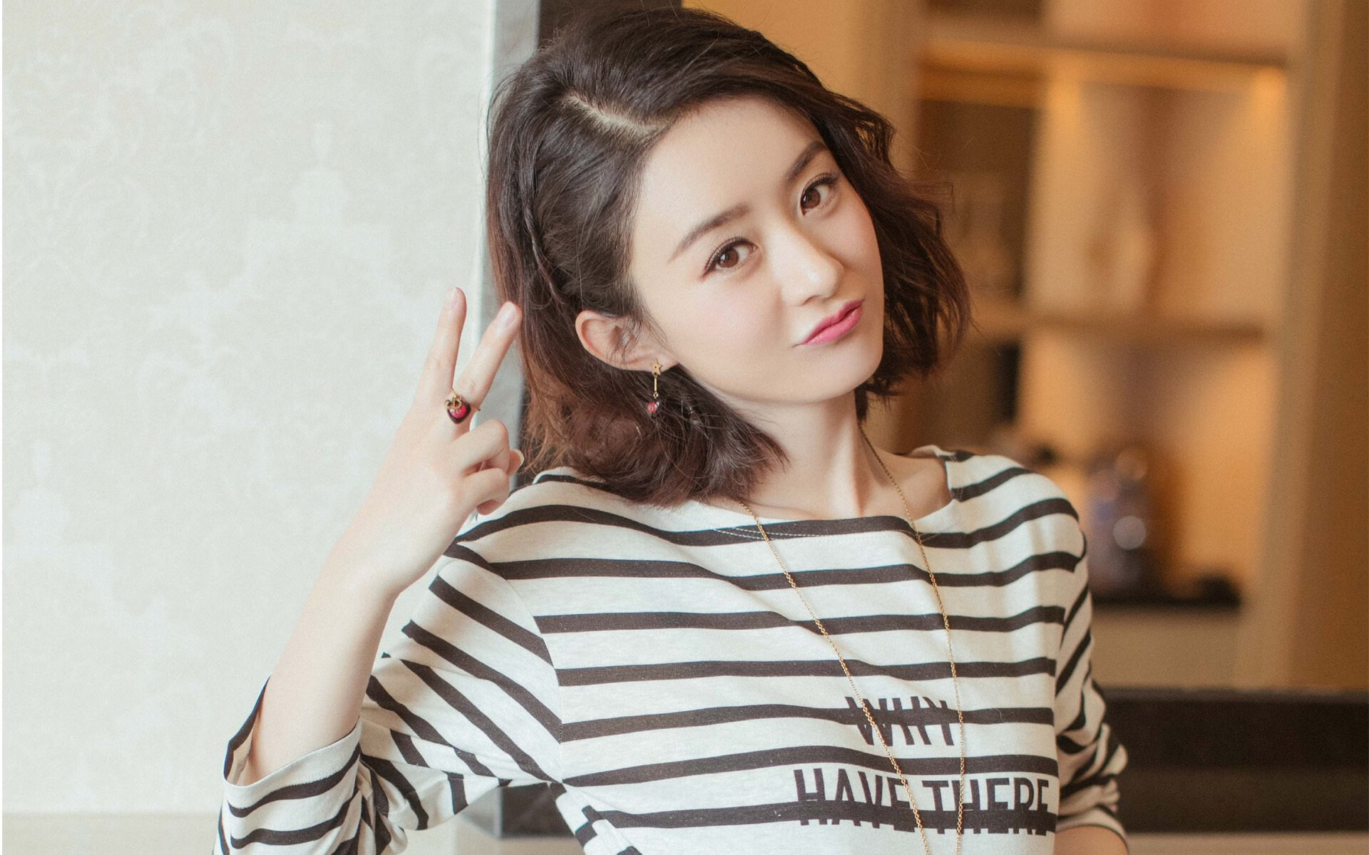 开云体育app-老牌豪门的铁壁与新星的试炼场，当湖人用传统智慧给哈利伯顿上了一课